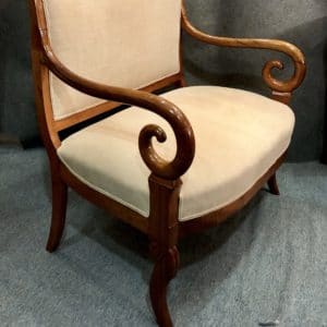 Banquette en noyer blond, parfait état. Seconde moitié du XIXe siècle.