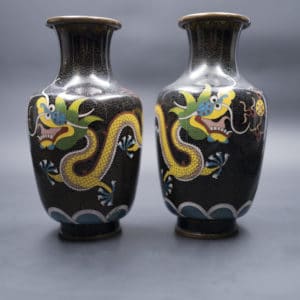 Vases en métal cloisonné. Chine, XIXe siècle.