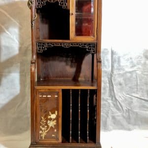 Meuble dans le goût japonisant de Viardot, XIXe siècle.
