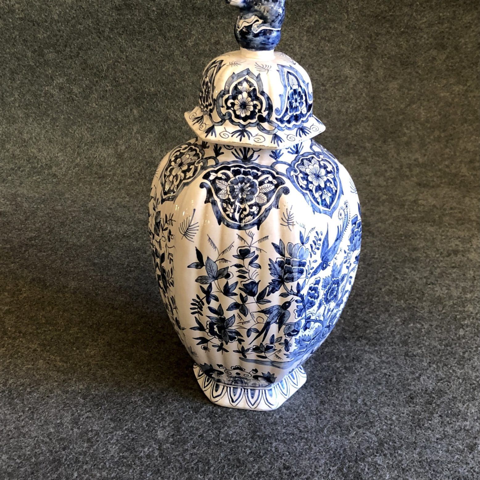 Vase ou potiche en céramique vernissée dans le goût chinois, XIXe siècle.
