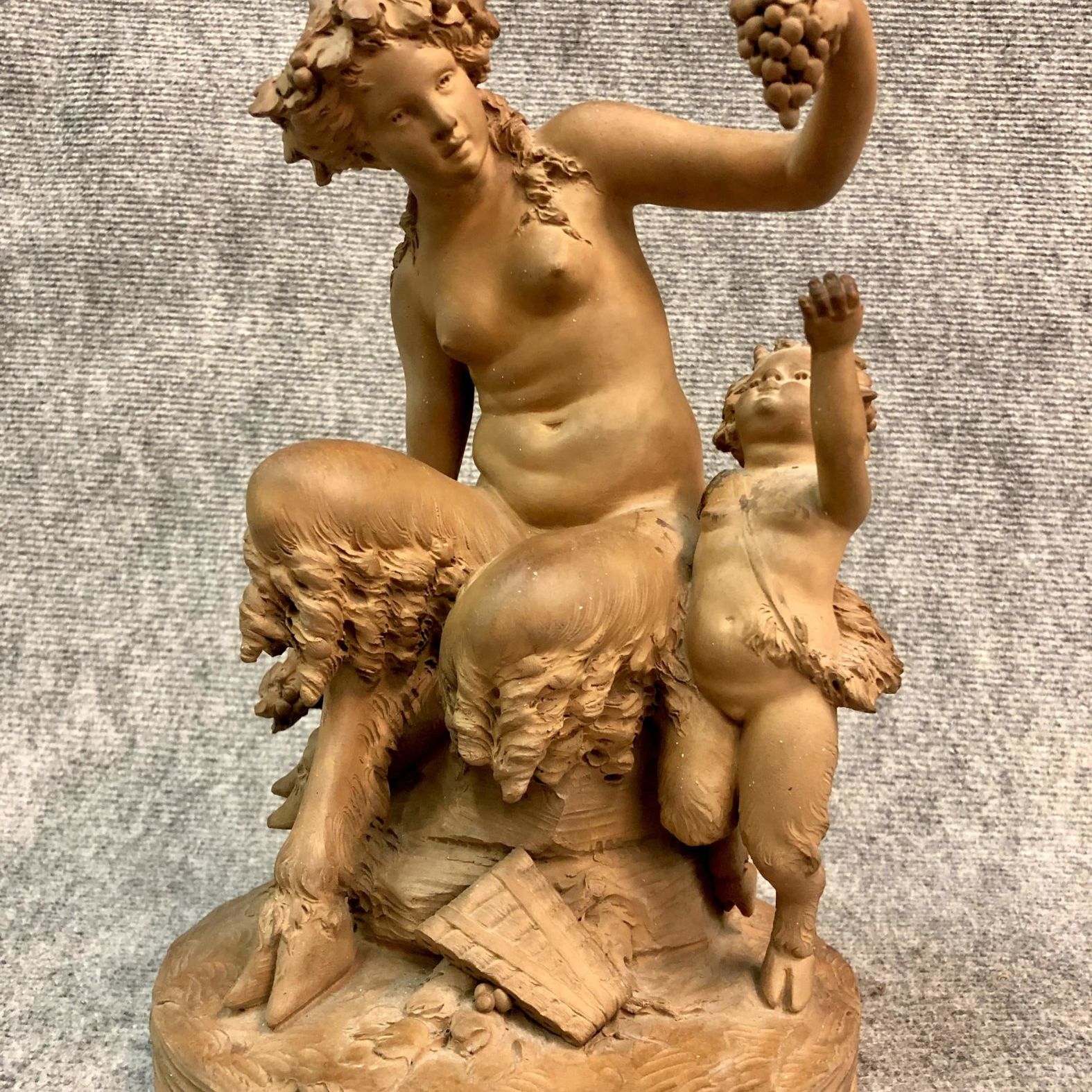 Sculpture en terre cuite, Satyre et Bacchus / Dionysos.