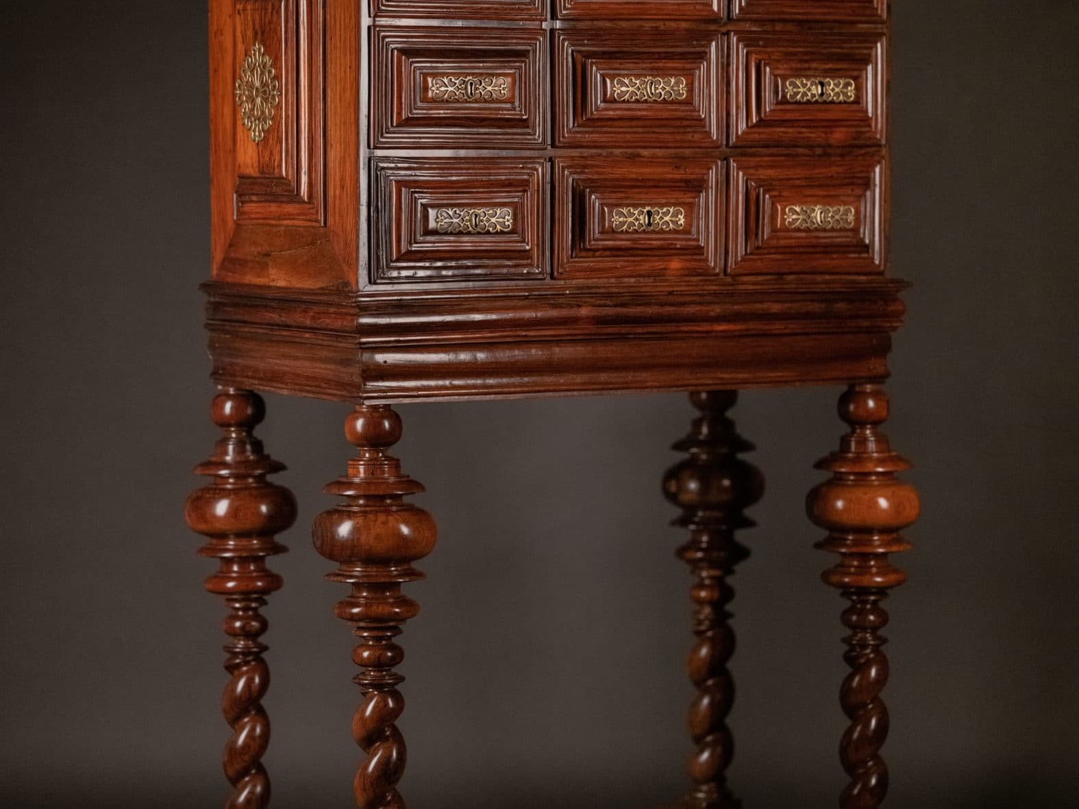 Cabinet bargueno en palissandre. Portugal, XVIIIe siècle