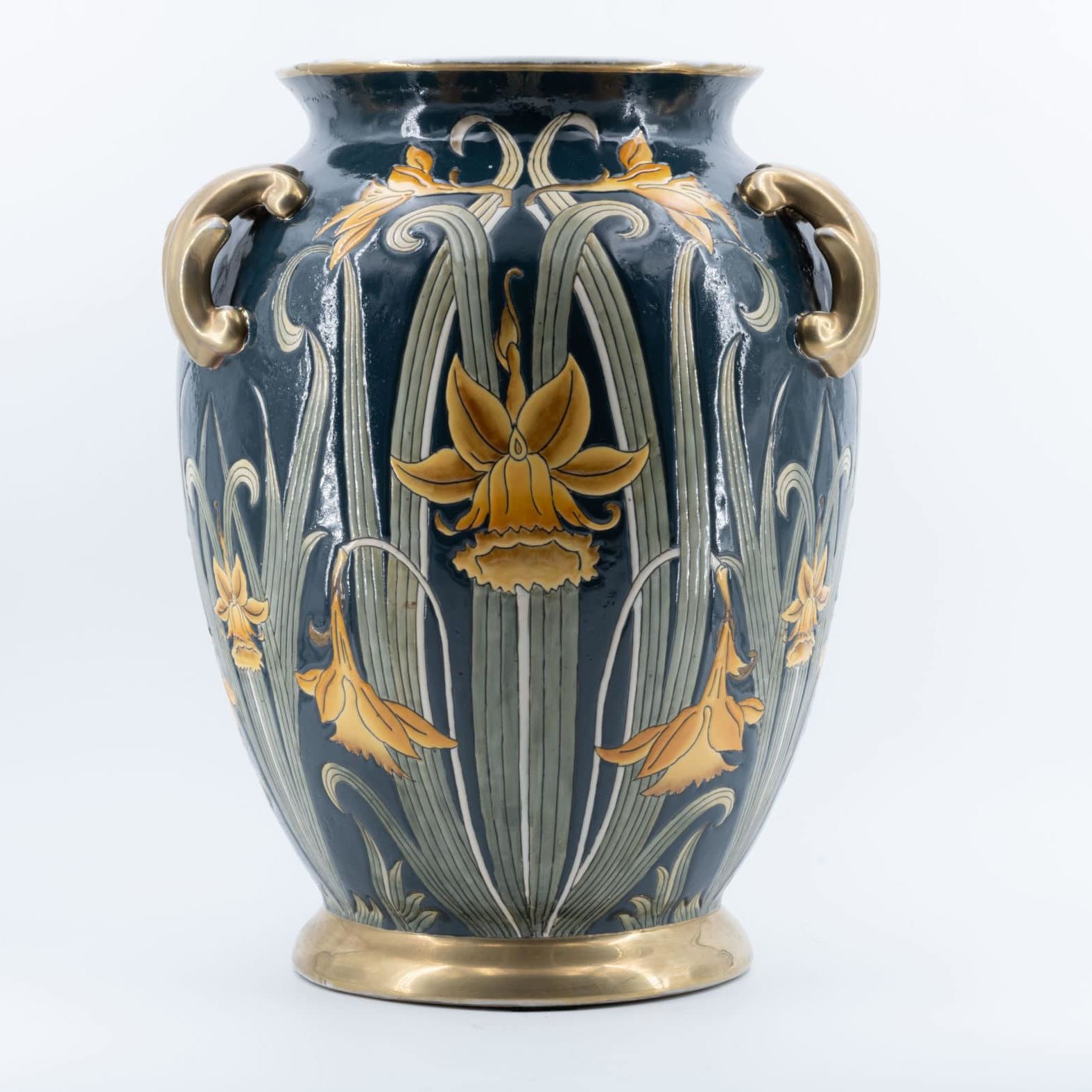 Vase en céramique à décor de jonquilles, XXe siècle.