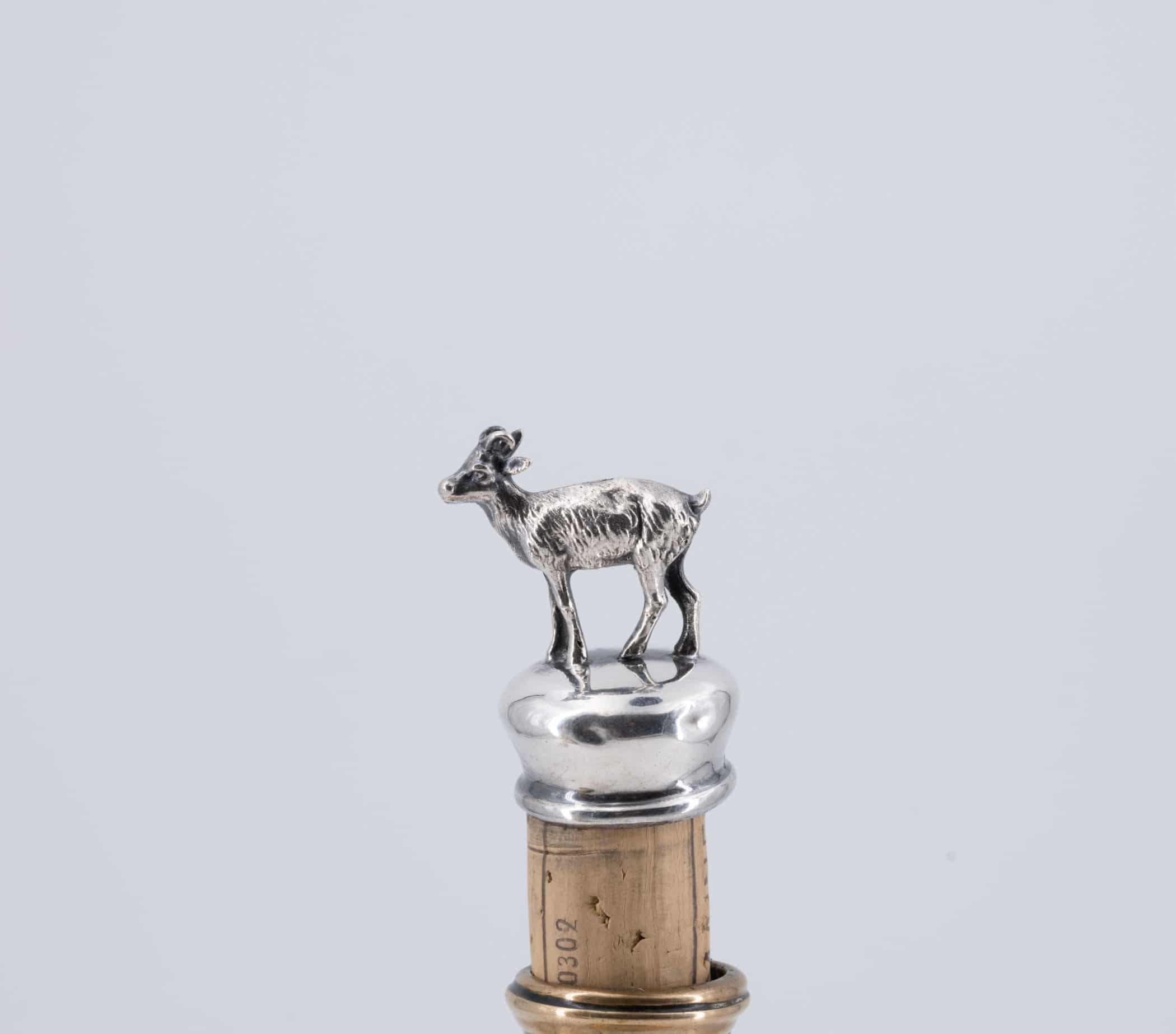 Bouchon de bouteille orné en argent massif, XIXe siècle