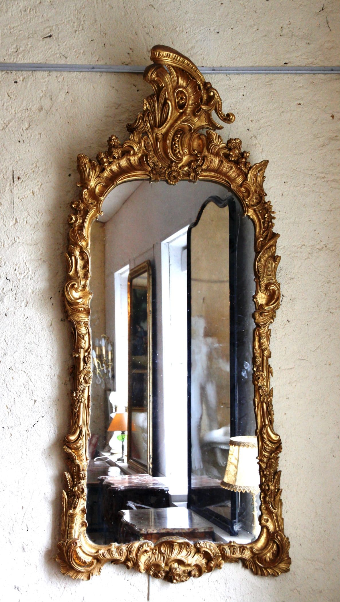 Miroir Louis XV en bois doré, XVIIIe siècle