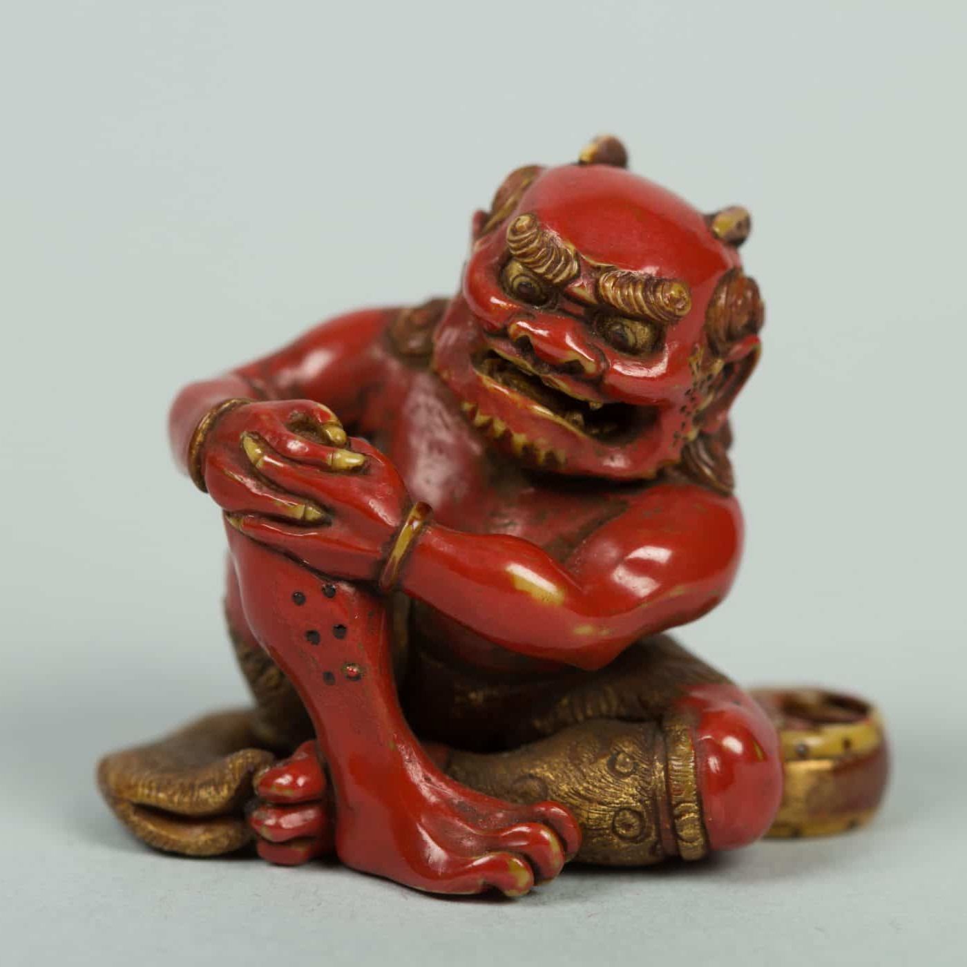 Netsuke en laque rouge figurant un démon. Japon, XIXe siècle. Période Edo (1615–1868) ou Meiji (1868–1912) © MET Museum