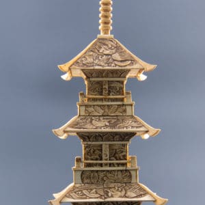 Pagode bouddhiste en os sculpté, Japon, circa 1930