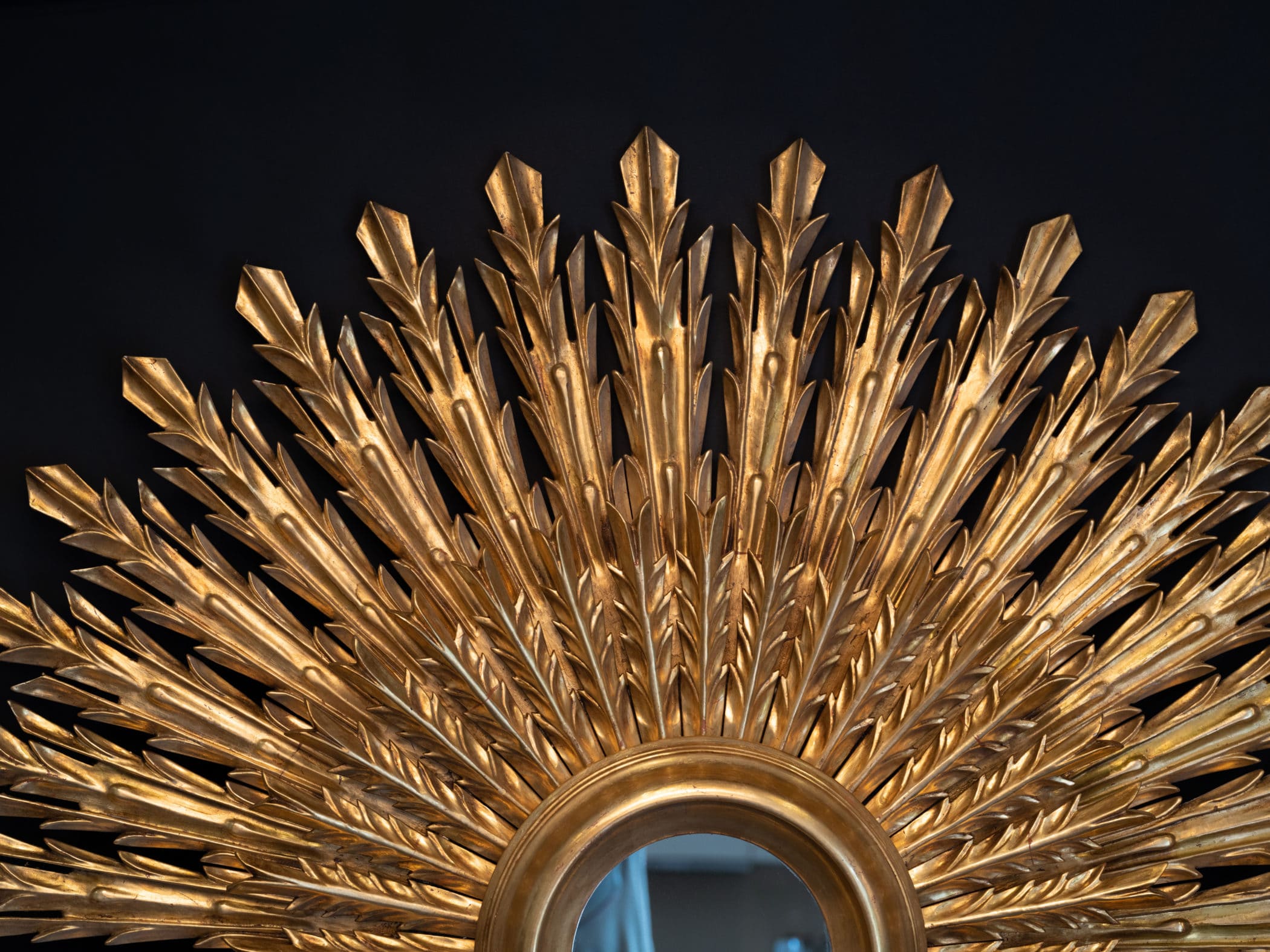 Miroir soleil en bois doré, XXe siècle