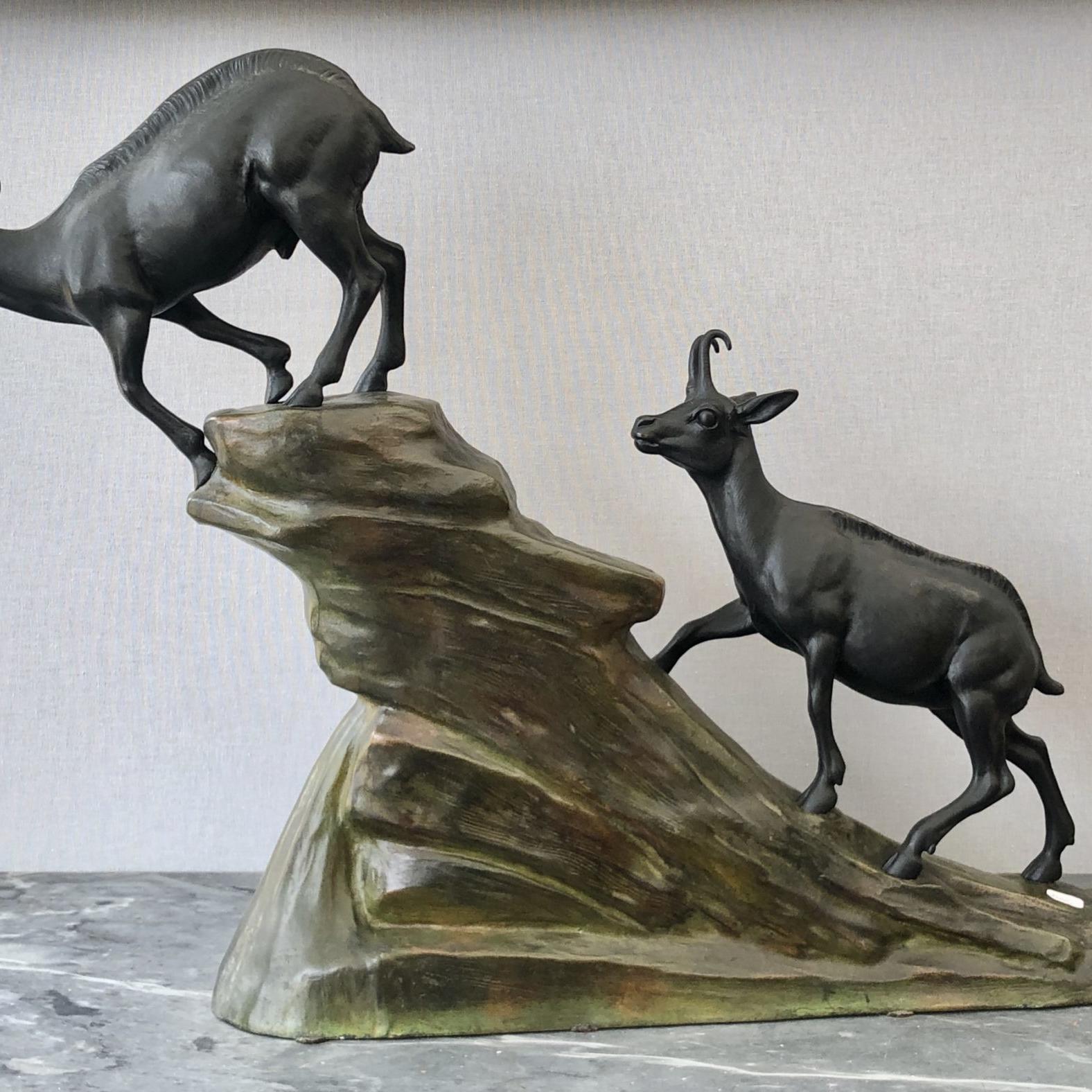Bronze figurant des chamois. Louis-Albert Carvin (1875 - 1951)