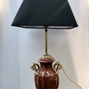 Vase en marbre monté en lampe. Monture bronze doré signée Susse Frères, fin XIXe siècle