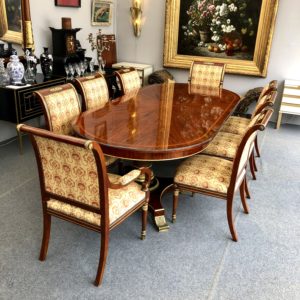 Ensemble table de salle à manger, chaises et fauteuils. Milieu XXe siècle