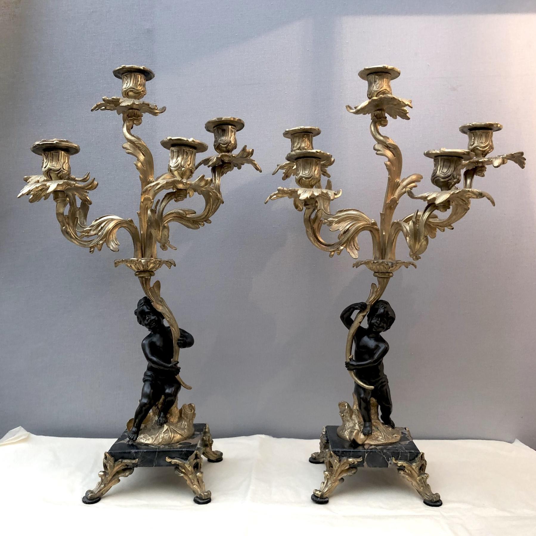 Paire de candélabres en bronze doré et patiné. Empire, XIXe siècle