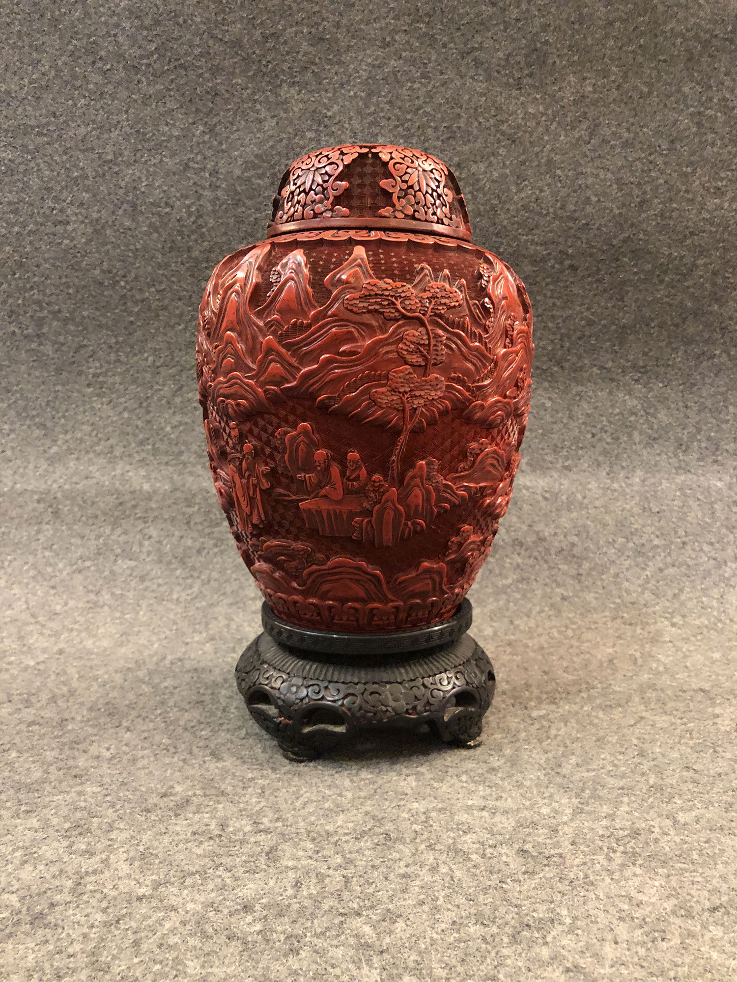 Vase en laque de cinabre. Chine, XIXe siècle