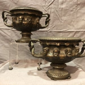 Vases Warwick En Bronze, édition Barbedienne. XIXe siècle