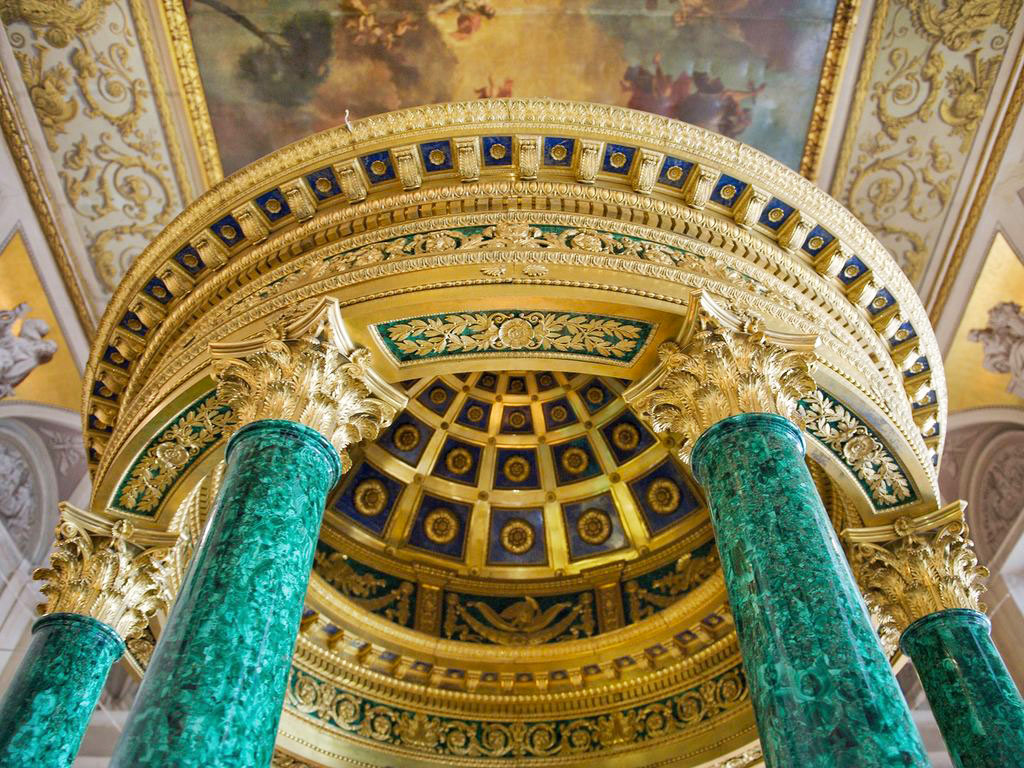 Détail de la rotonde dans la salle des malachites du Palais d'Hiver de Saint-Pétersbourg © Flickr