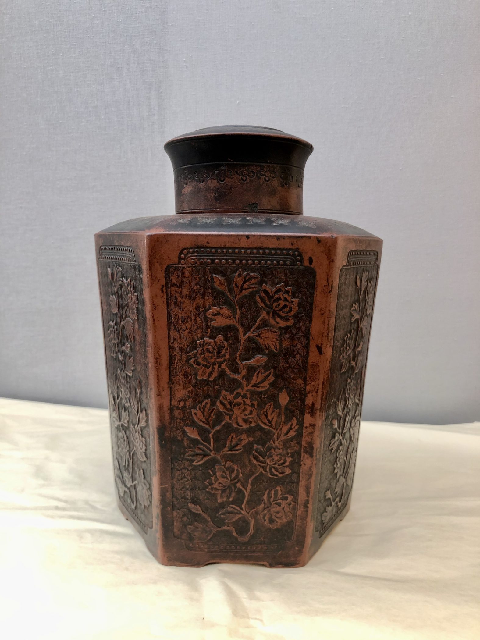 Vase couvert laqué. Chine, fin XIXe début XXe siècle