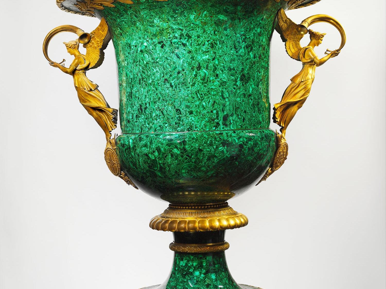 Vase en placage de malachite et montures en bronze de Pierre Philippe Thomire. Paris, 1819 © MET Museum