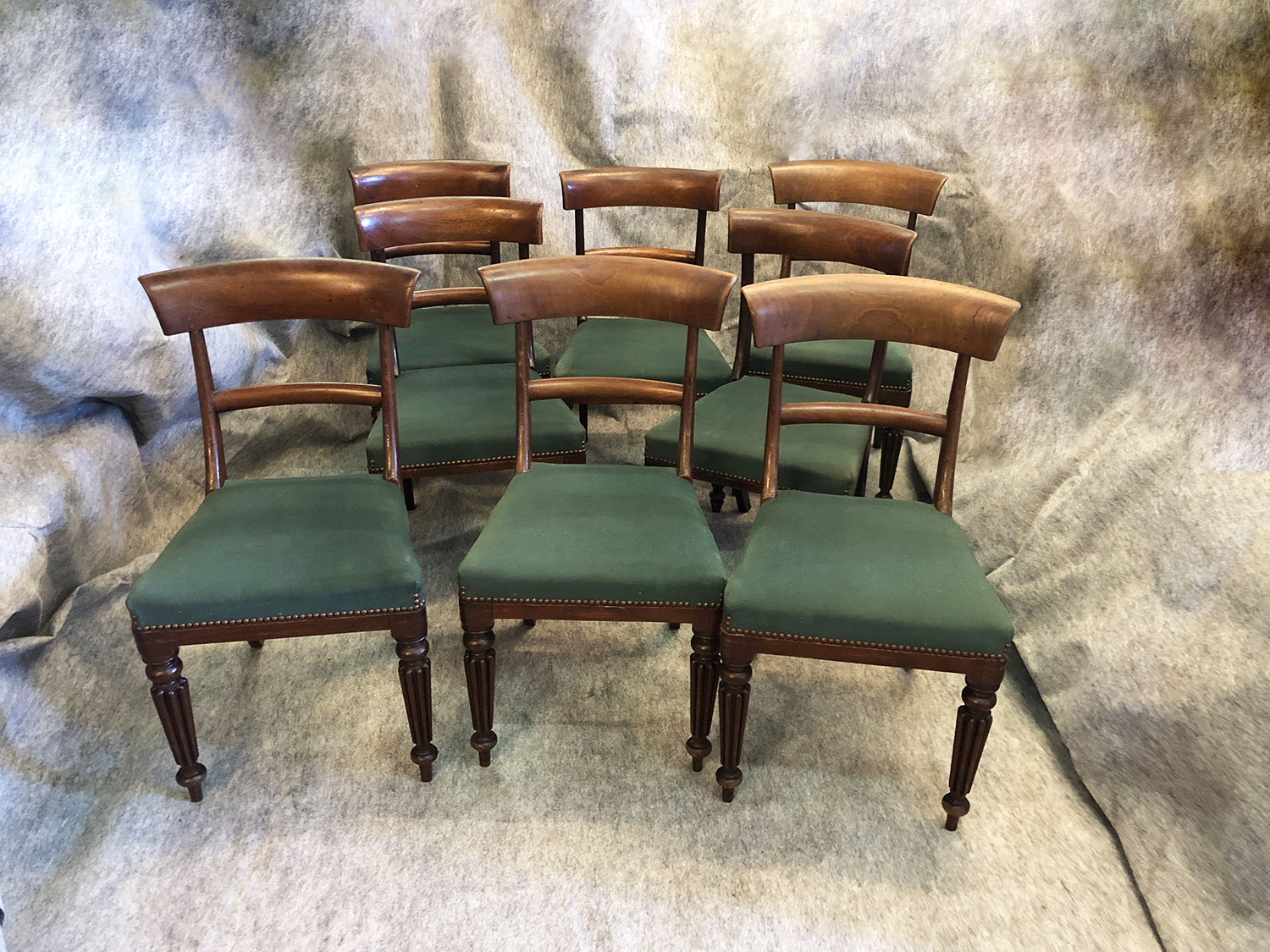 Suite de 8 chaises de style Regency, fin XIXe siècle