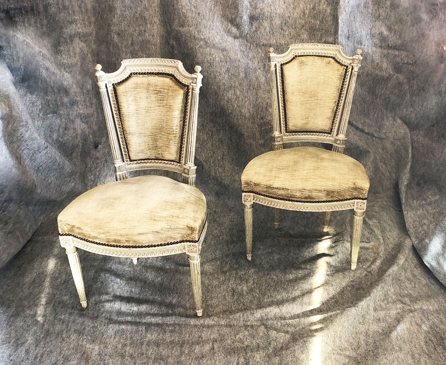 Paire de chaises de style Louis XVI, XIXe siècle