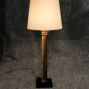 Lampe en bois doré, XXe siècle