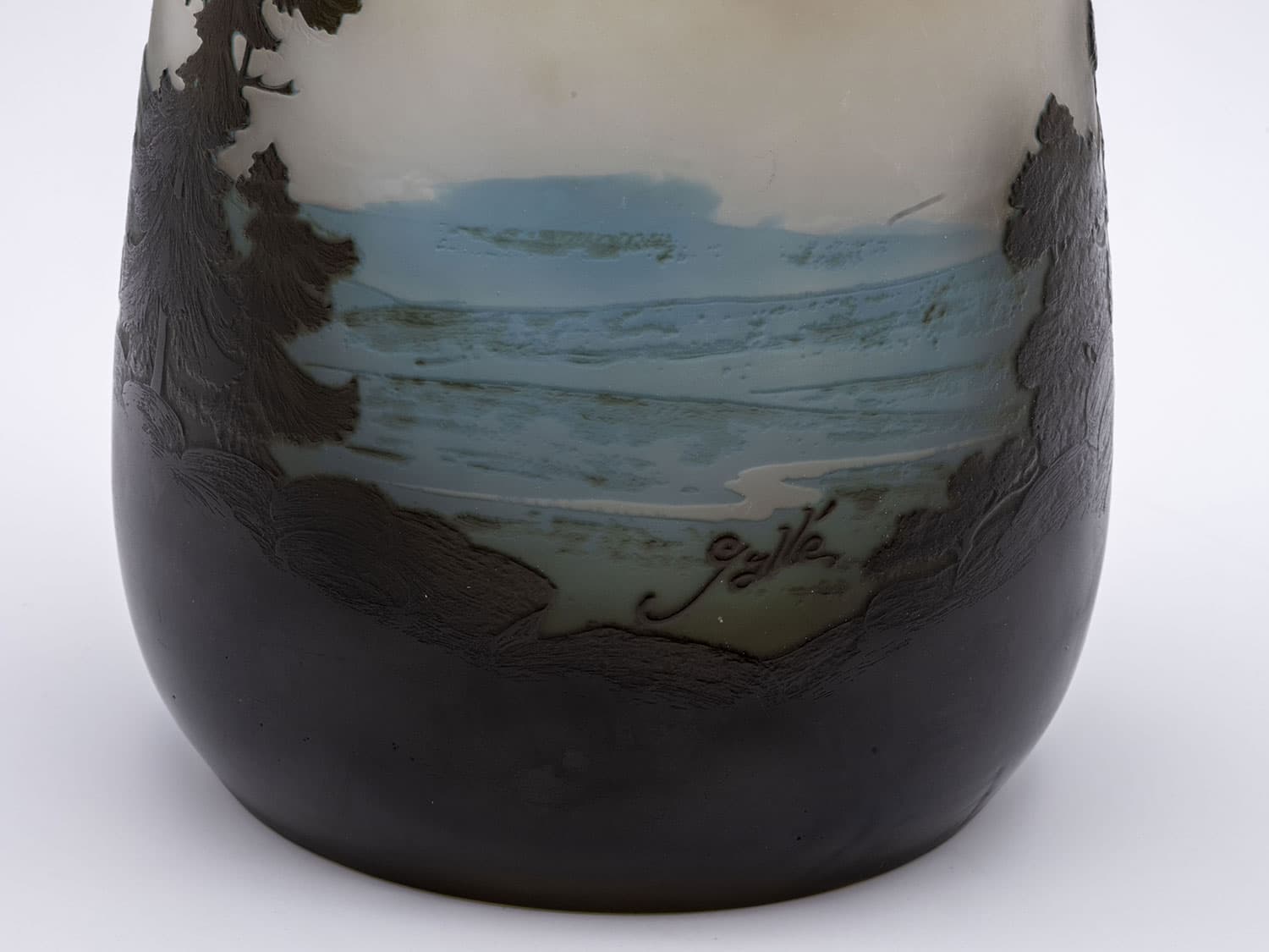 Vase en verre camée signé Émile Gallé (1846 - 1904), circa 1900