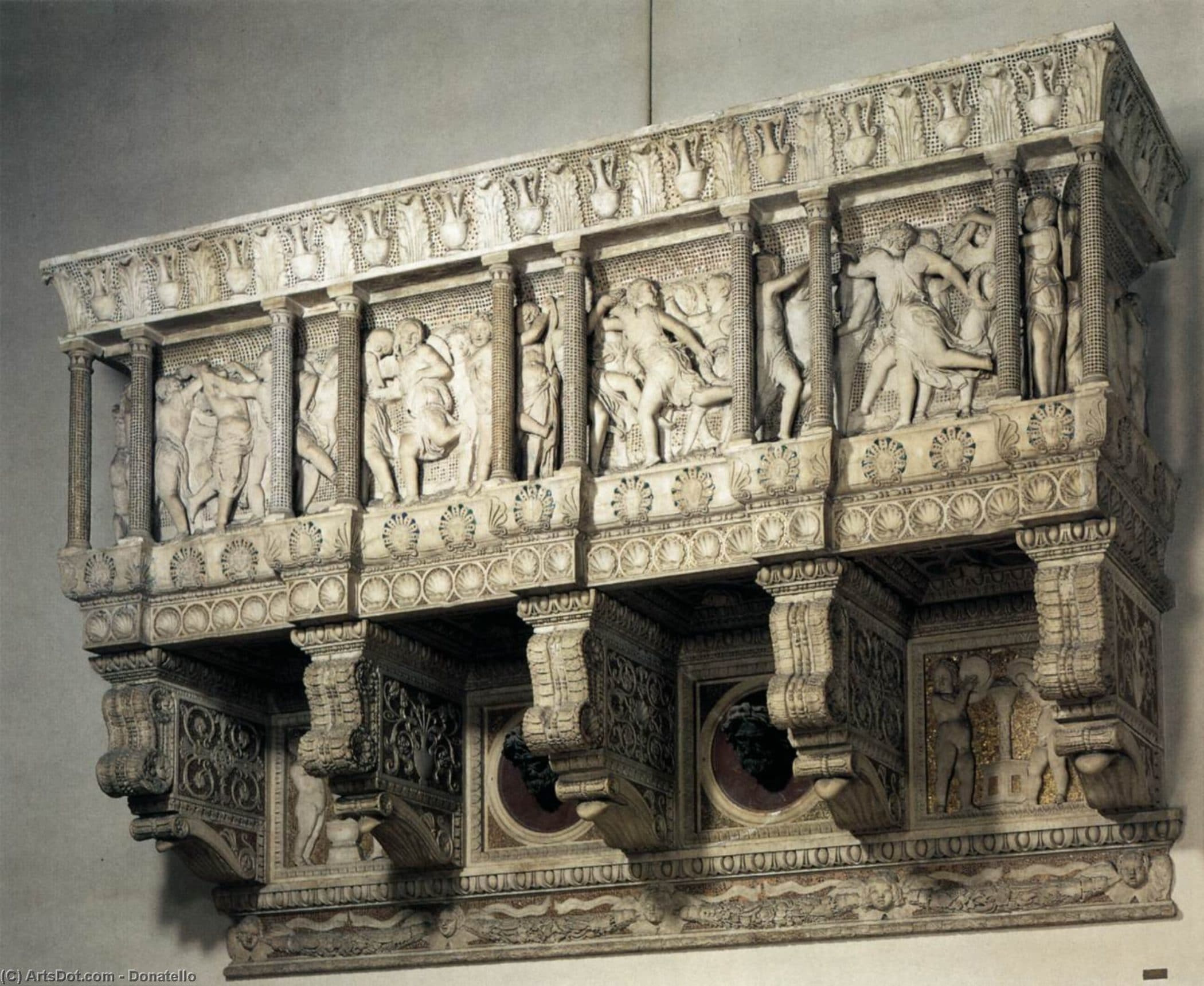 Chœur en marbre sculpté par Donatello et faisant face à celui de Luca della Robbia dans la cathédrale Santa Maria del Fiore à Florence © Artsdot