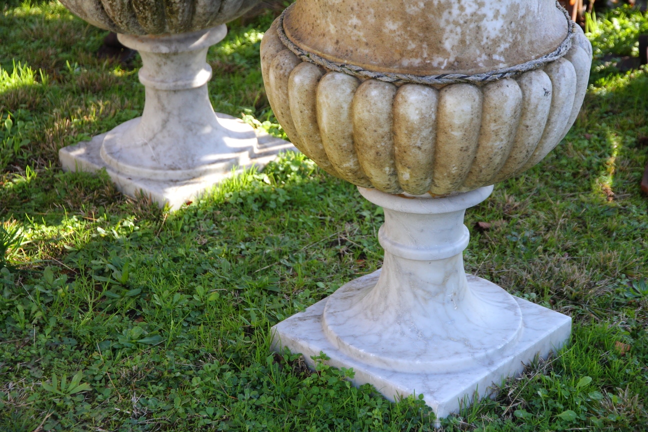 Paire de vases Médicis en marbre, XIXe siècle