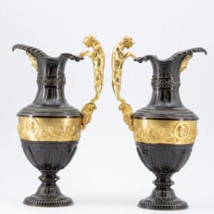 Paire d’aiguières en bronze d’époque Restauration - Charles X