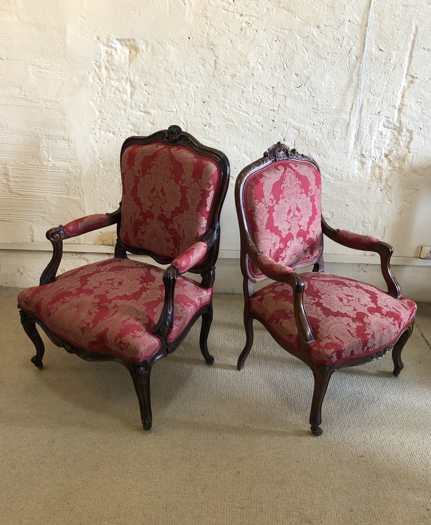 Fausse paire de fauteuils de style Louis XV, XIXe siècle