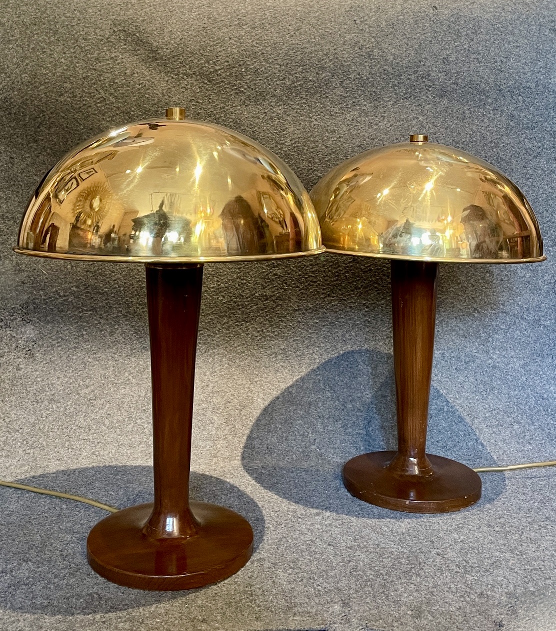 Deux lampes vintage en bois et métal doré, XXe siècle