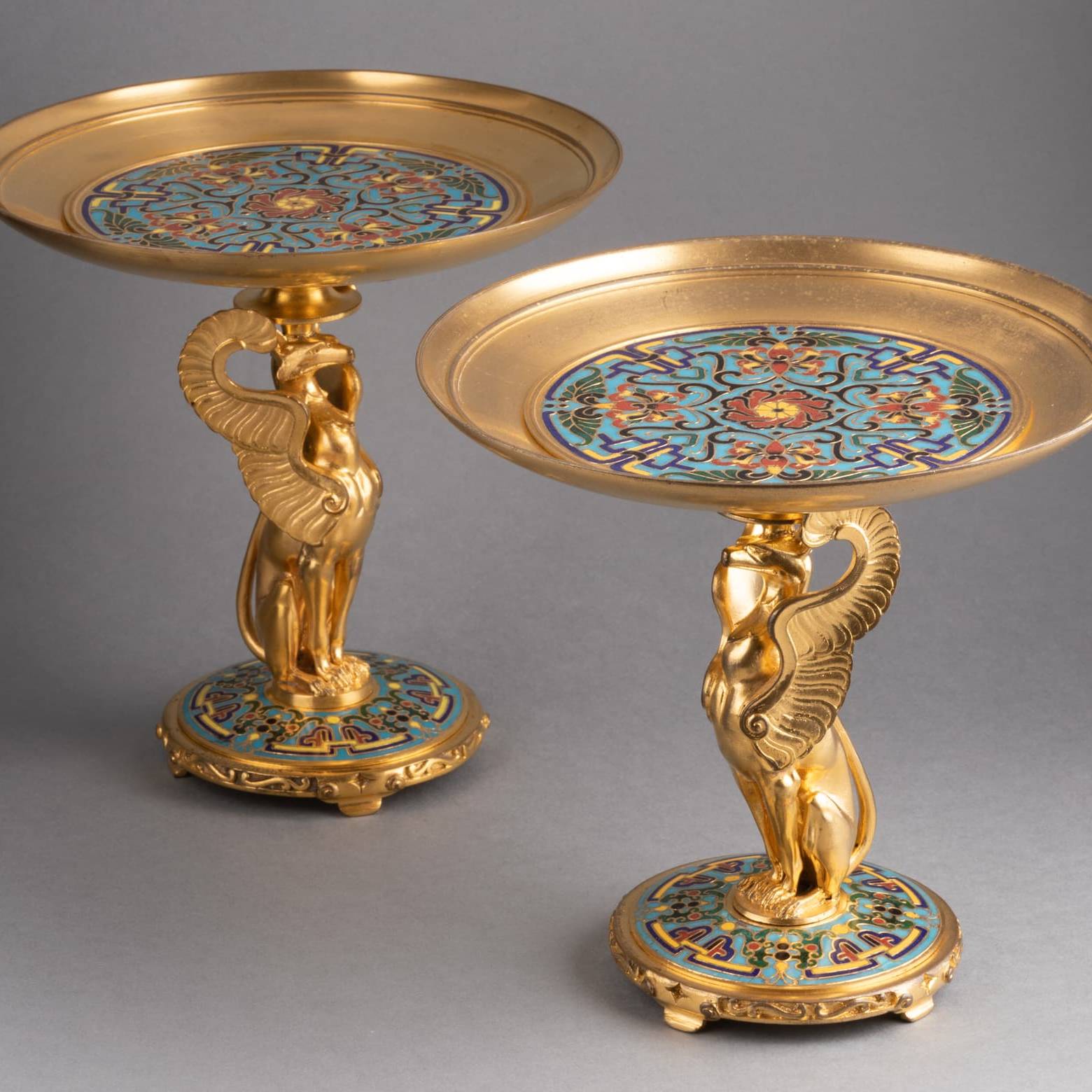 Paire de coupes en bronze doré et émaux. Barbedienne, XIXe siècle