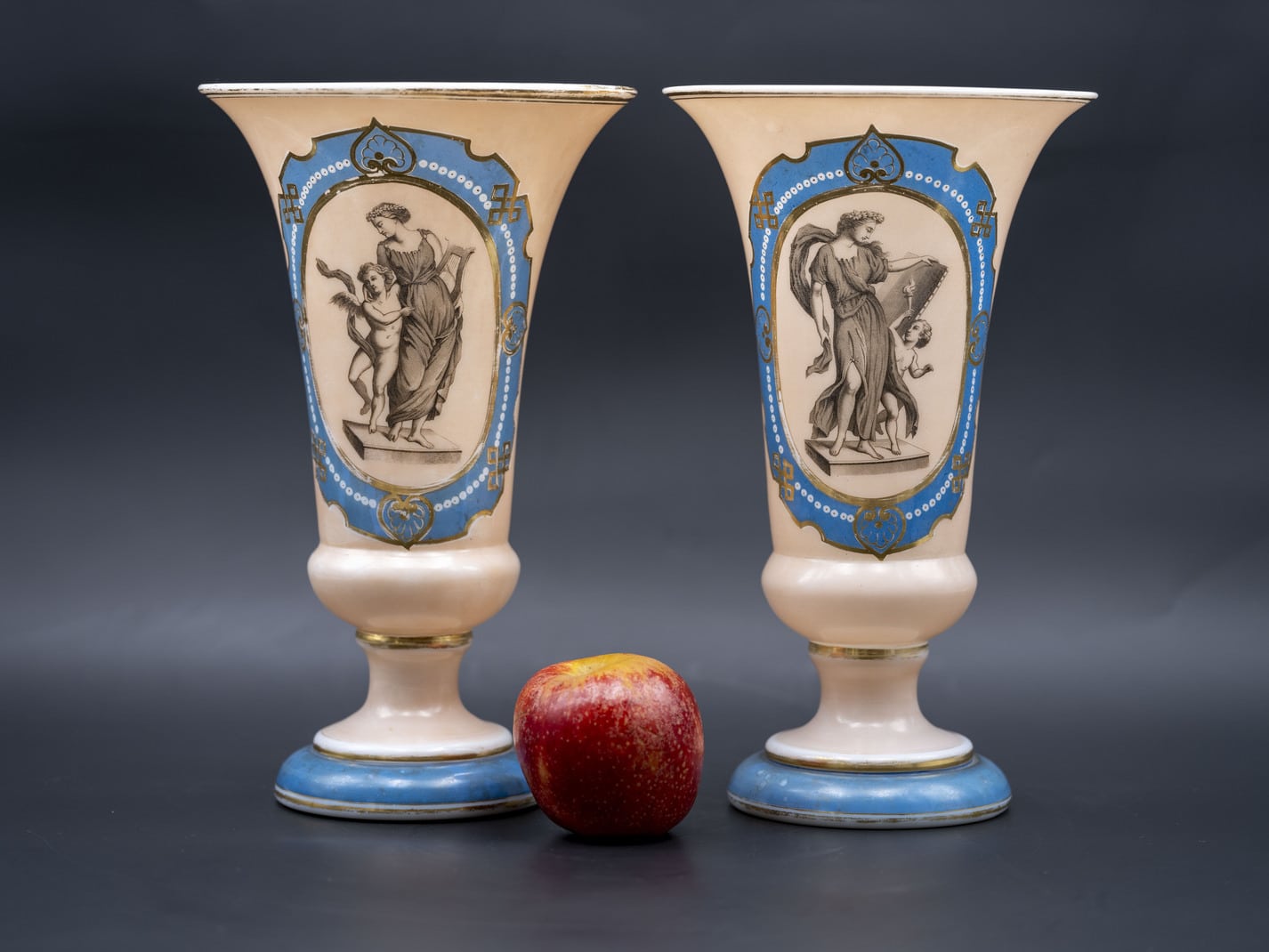 Paire de vases en opaline doublée, dernier quart du XIXe siècle