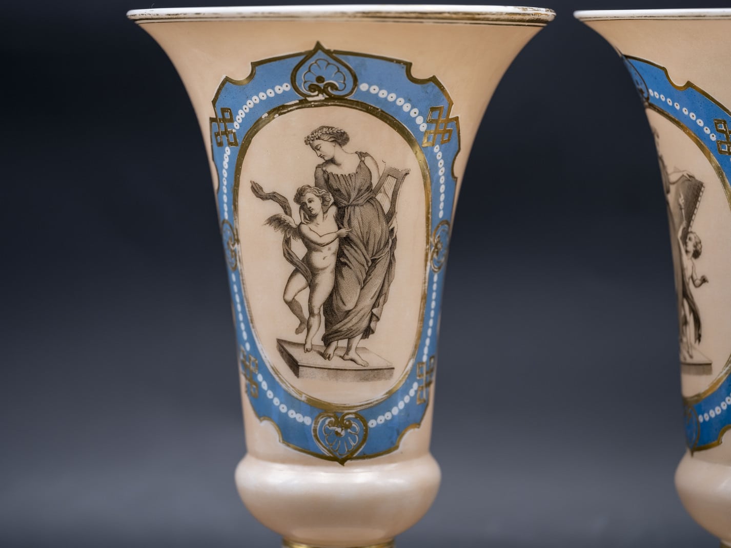 Paire de vases en opaline doublée, dernier quart du XIXe siècle