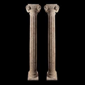 Paire de colonnes doriques en pierre reconstituée d’époque fin XIXe siècle.