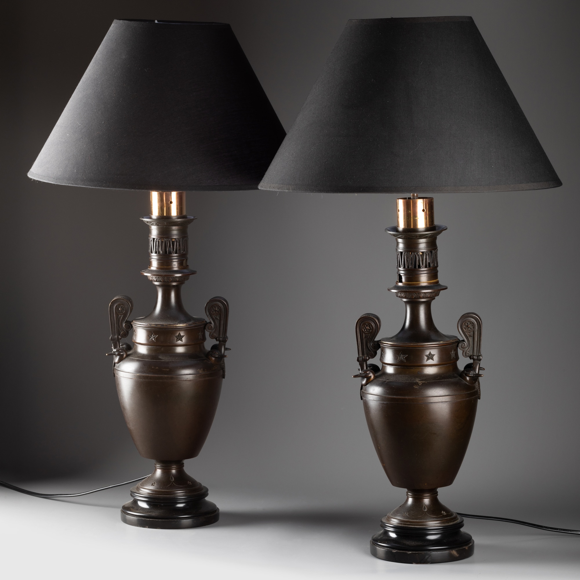 Paire de lampes en bronze style Empire, XIXe siècle