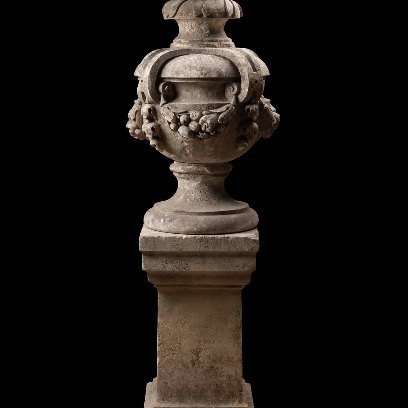 Urne ou vase en pierre, fin XVIIIe siècle