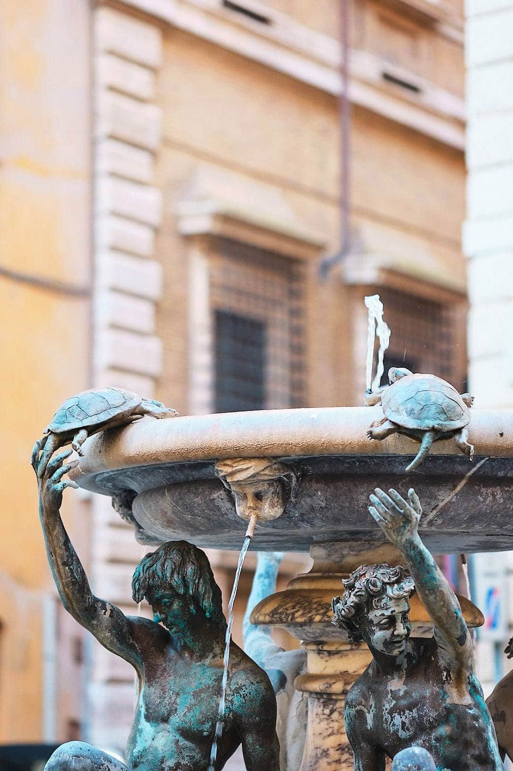 Détail de la fontaine aux tortues à Rome © Le Strade