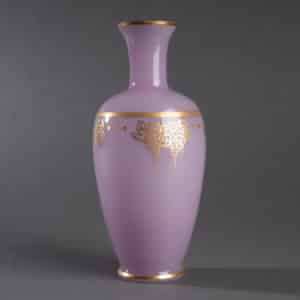 Petit vase en opaline, Baccarat, XIXe siècle