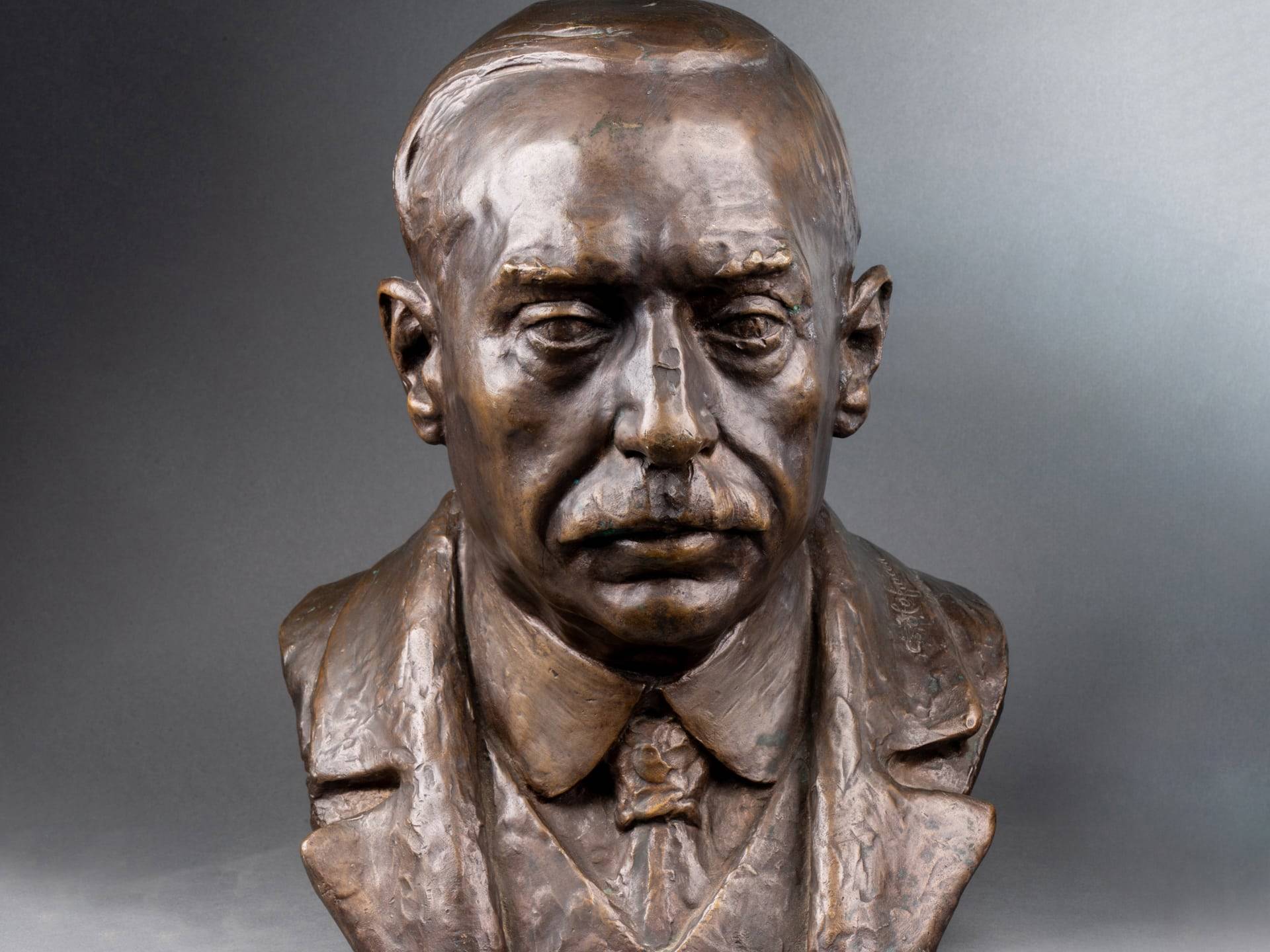 Buste de Georges Clémenceau (1841 - 1929), sculpté et signé par Charles Hofman (1896 - 1965)