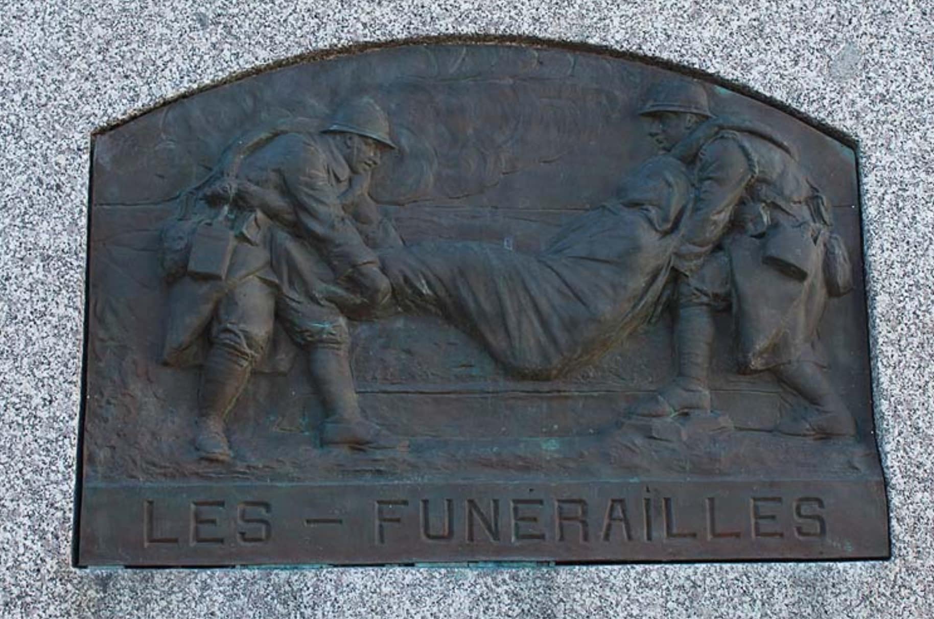 Plaque de bronze réalisée par Charles Hofman pour le monument aux morts de La Souterraine.