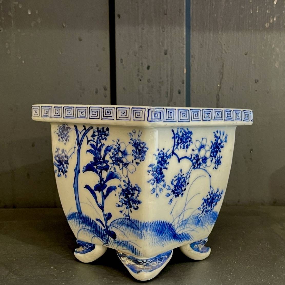 Petite jardinière en porcelaine de Chine, XXe siècle