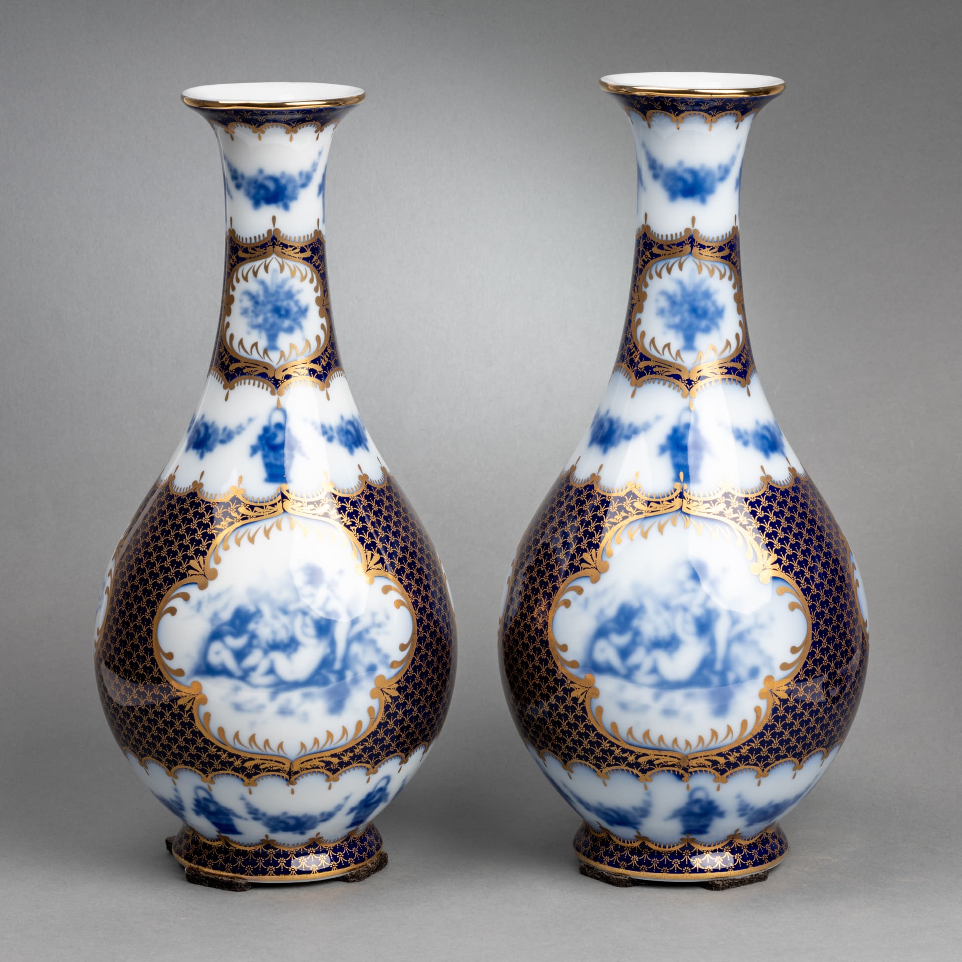 Paire de vases en porcelaine de Sèvres, XIXe siècle