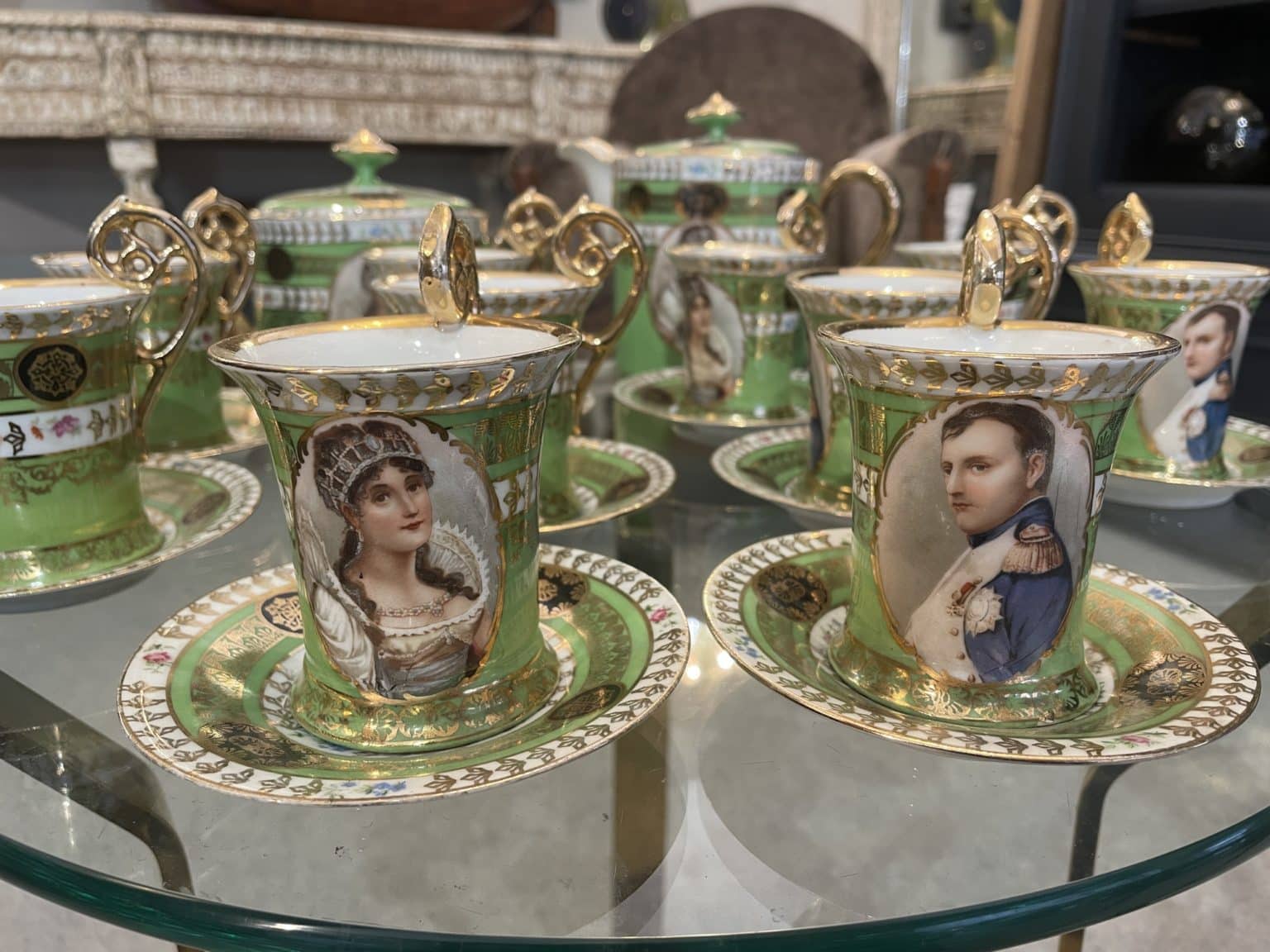 Service à Café Porcelaine Capodimonte Vintage XXe - 12 Tasses, Sucrier, Cafetière, Laitière - Doré Et Brillant