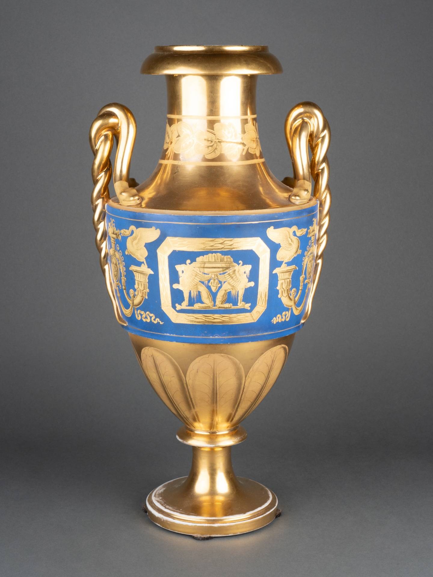 Vase à l’étrusque en porcelaine, époque Empire