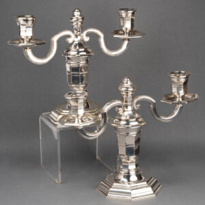 Paire de chandeliers en bronze argenté Christofle, XIXe siècle
