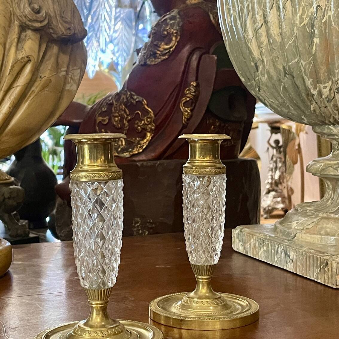 Paire de bougeoirs Baccarat en bronze doré et cristal taillé, XIXe siècle 