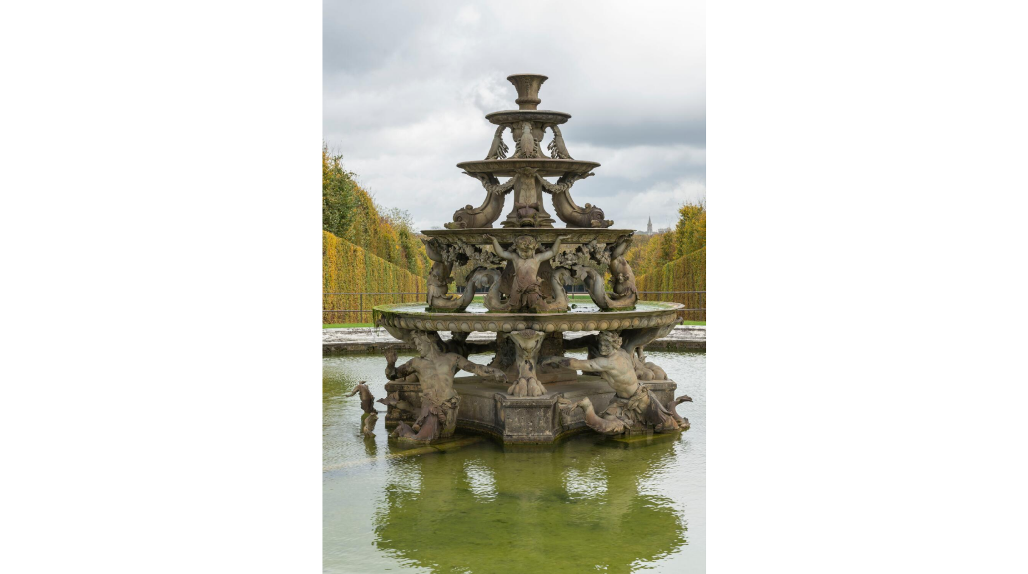 La fontaine de la Pyramide, dessinée par François Girardon pour les jardins de Versailles © Château de Versailles, Dist. RMN-Grand Palais / Christophe Fouin