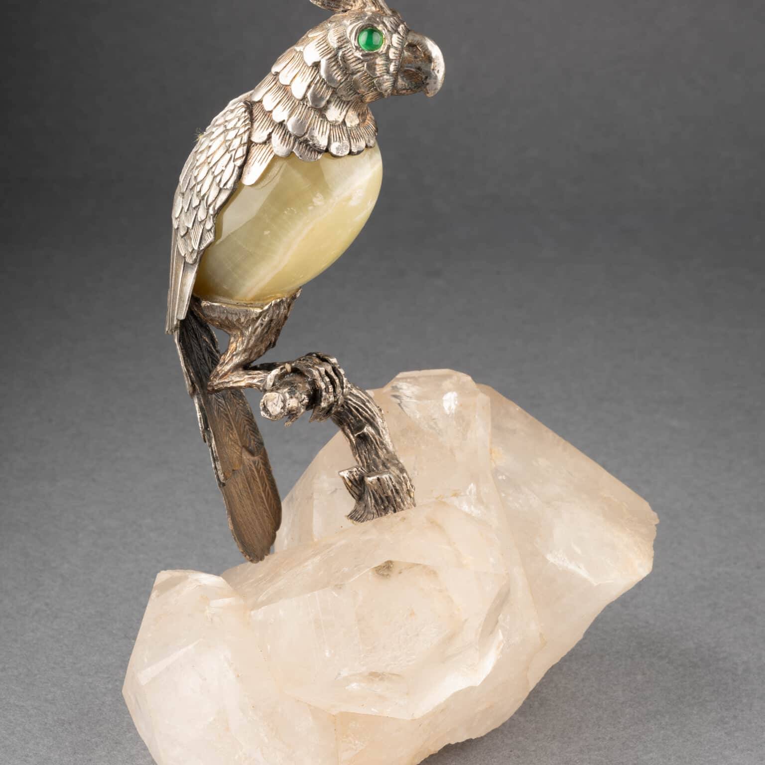 Oiseau en argent massif et agate sur socle de cristal de roche, XIXe siècle