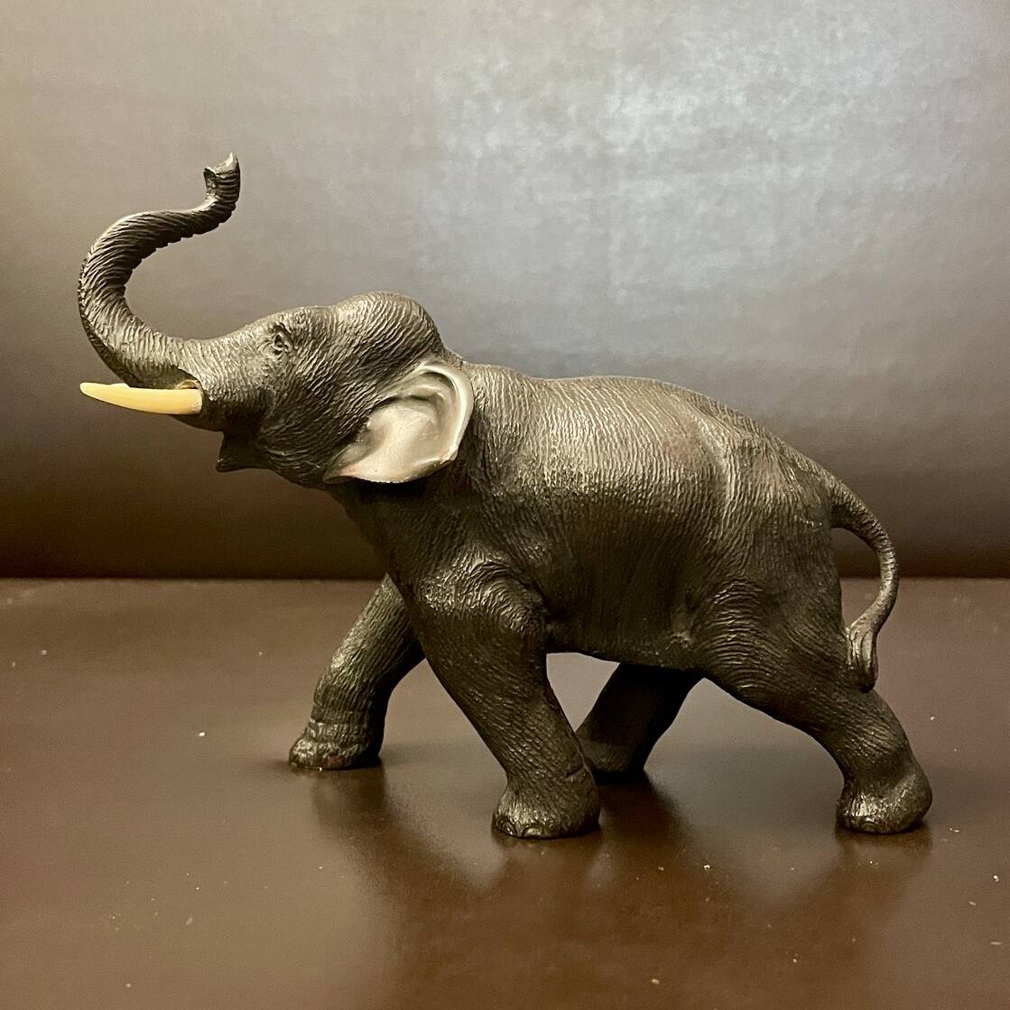 Éléphant en bronze, XIXe siècle