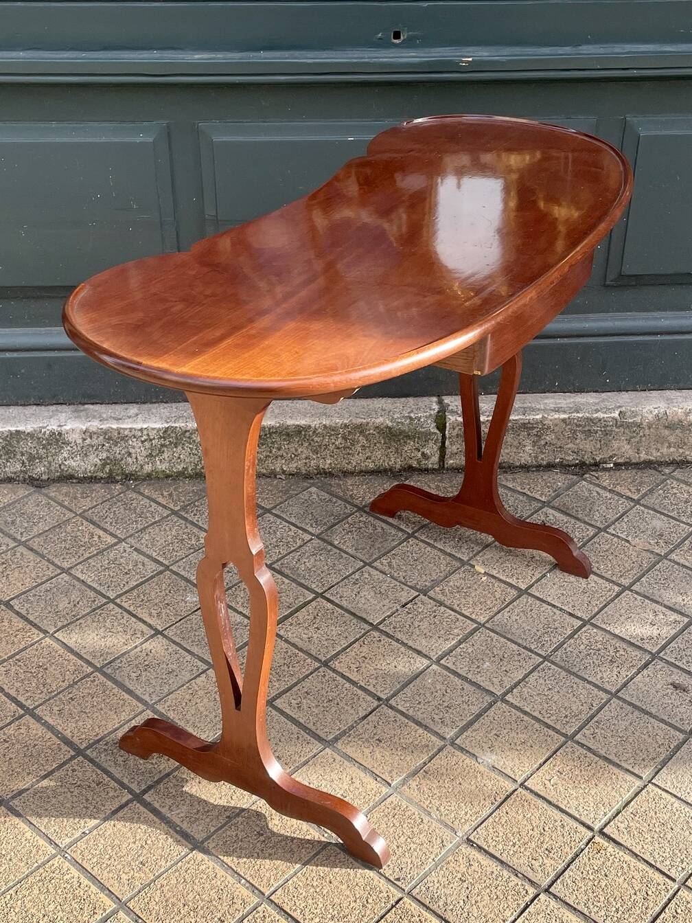 Petit bureau Art nouveau en acajou, fin XIXe / début XXe siècle